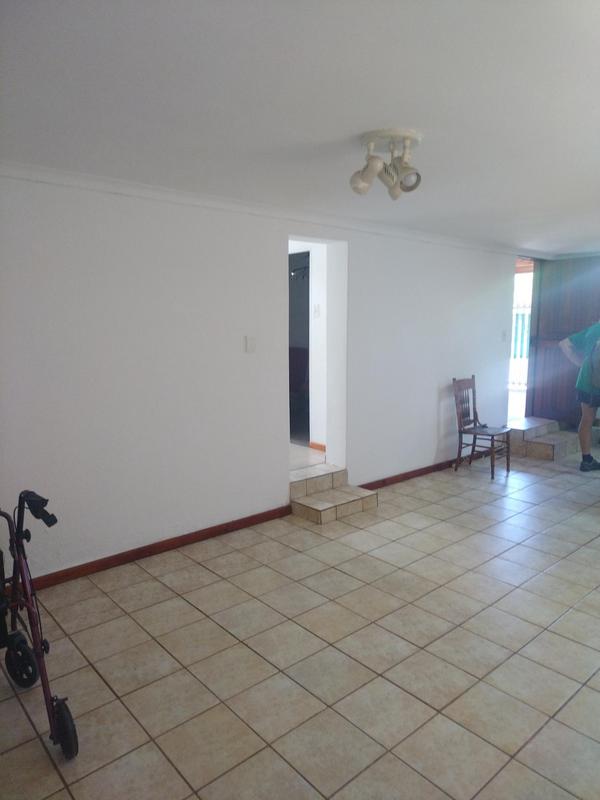 To Let 2 Bedroom Property for Rent in Oakdale Western Cape